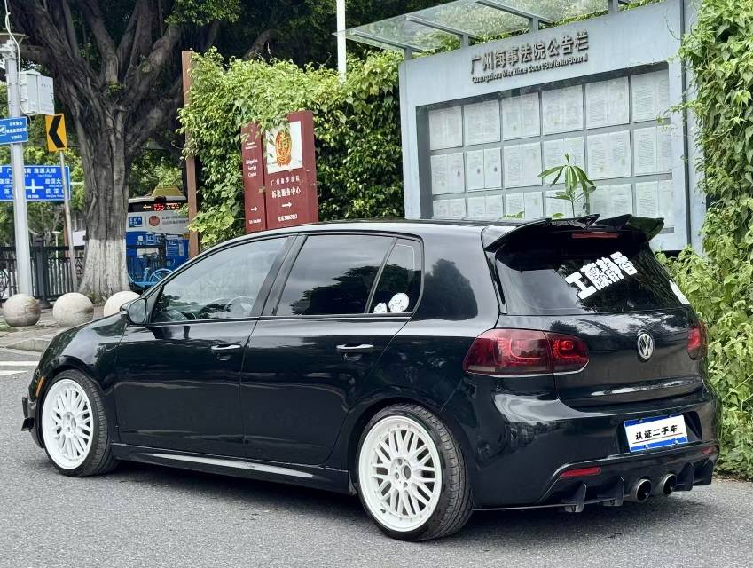 Volkswagen Golf 2011 car image #3