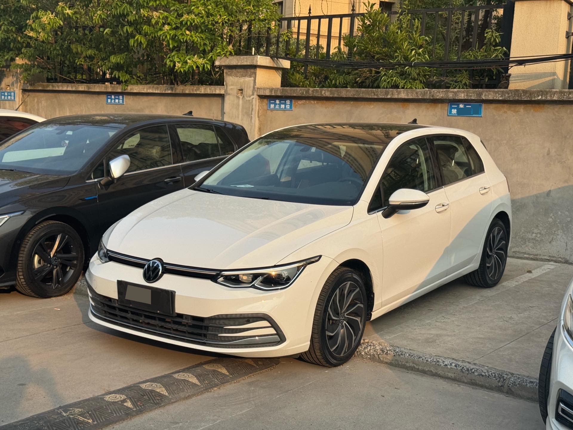 Volkswagen Golf 2021 car image 