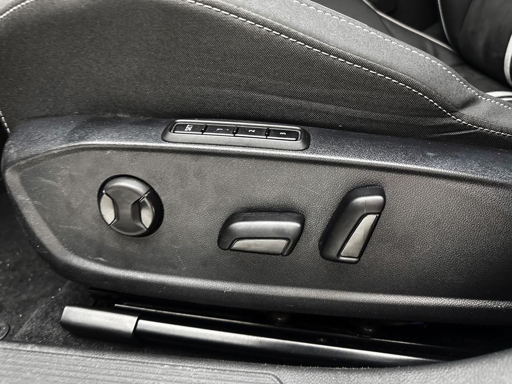 Volkswagen Golf 2021 car image #14