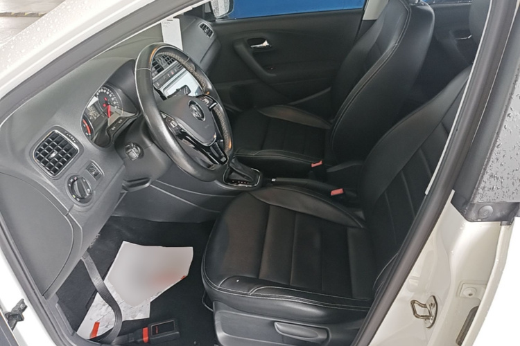 Volkswagen Polo 2018 car image #15