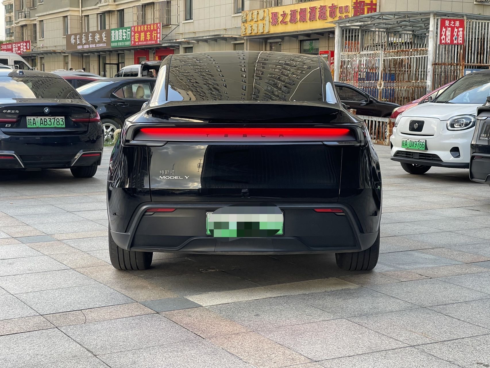 Tesla Model Y 2025 #6 Tesla Model Y 2025 car image #6