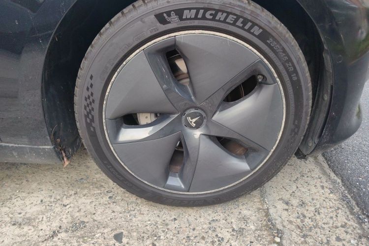 Tesla Model 3 2020 car image #9
