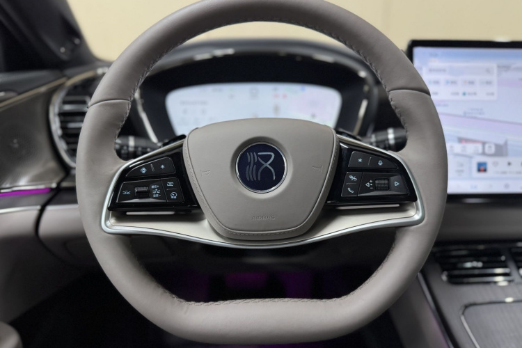 BYD Han 2025 car image #13
