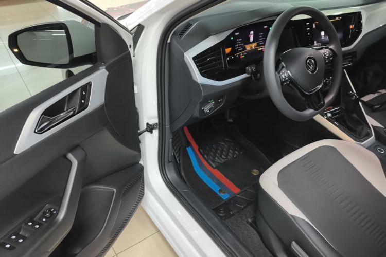 Volkswagen Polo 2024 car image #16