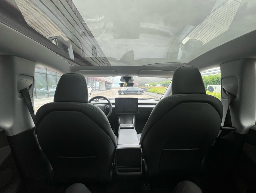 Tesla Model Y 2025 car image #11