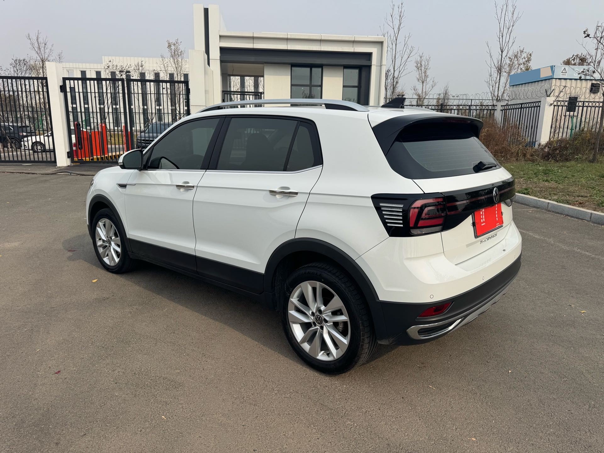 Volkswagen T-Cross 2023 car image #6