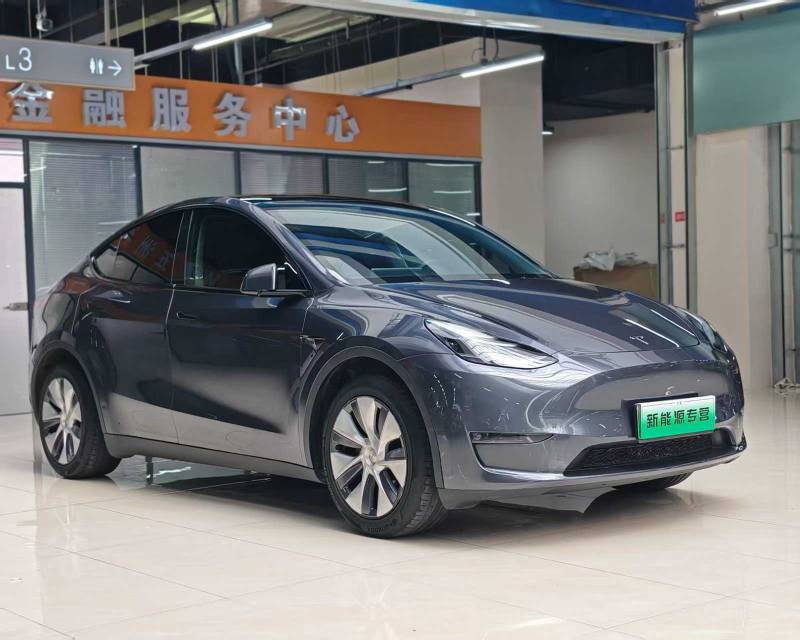 Tesla Model Y 2023 car image #2