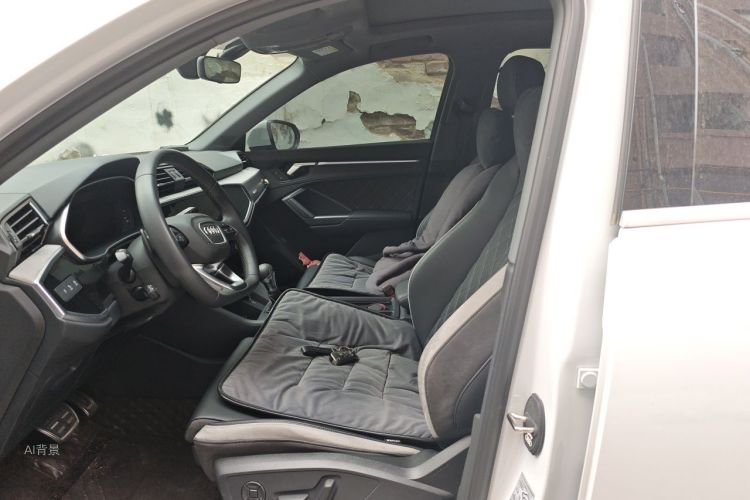 Audi Q3 2025 immagine di auto #17