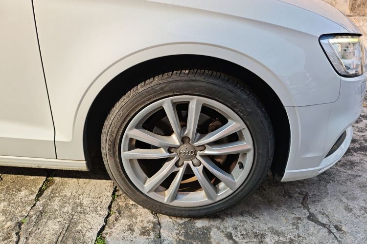 Audi A3 2018 car image #9