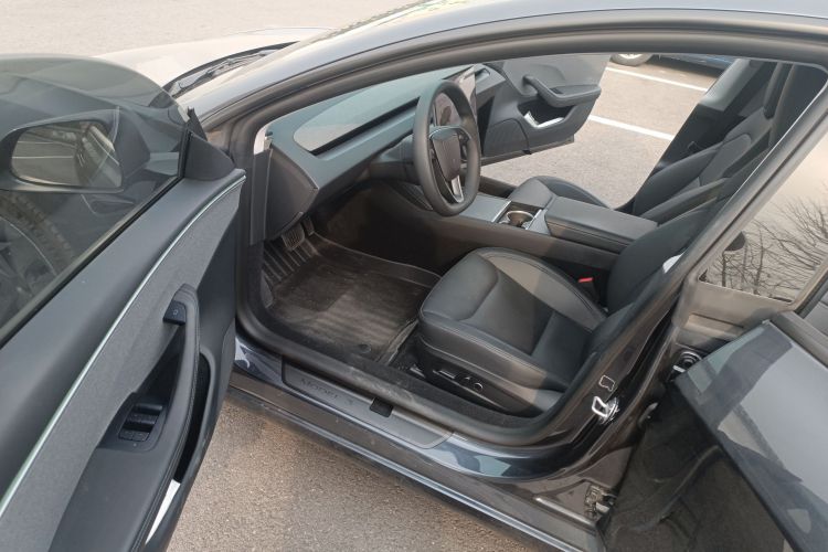 Tesla Model 3 2024 car image #13