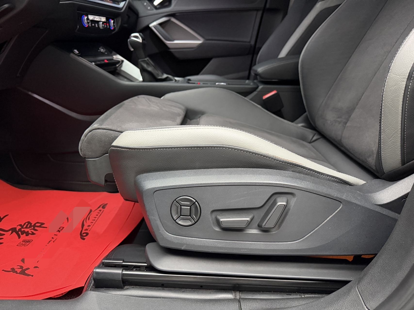 Audi Q3 2022 car image #6