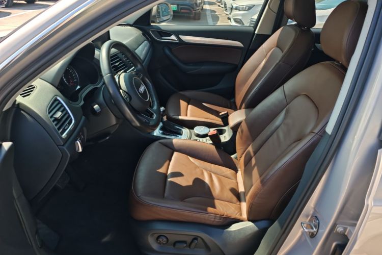 Audi Q3 2015 car image #15