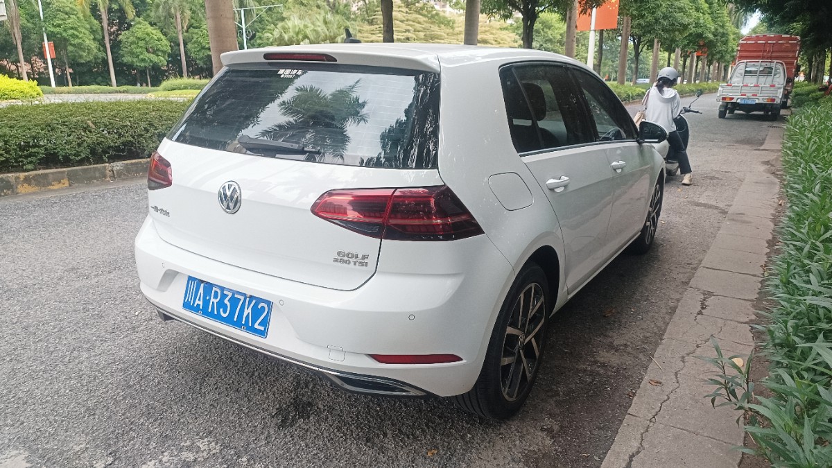 Volkswagen Golf 2019 car image #4