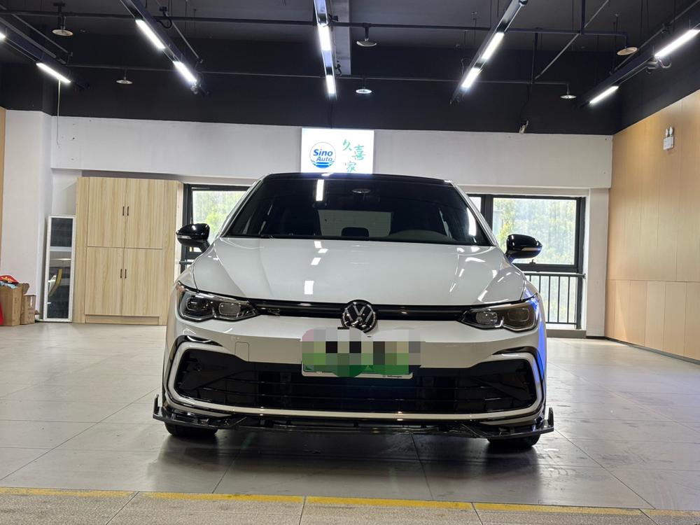 Volkswagen Golf 2023 car image #2