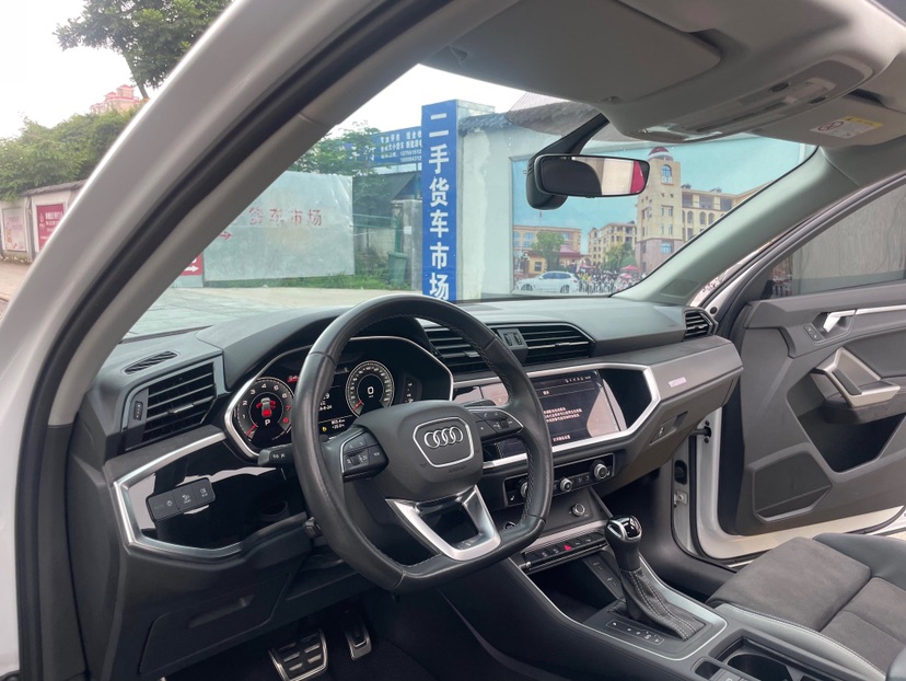 Audi Q3 2023 car image #6