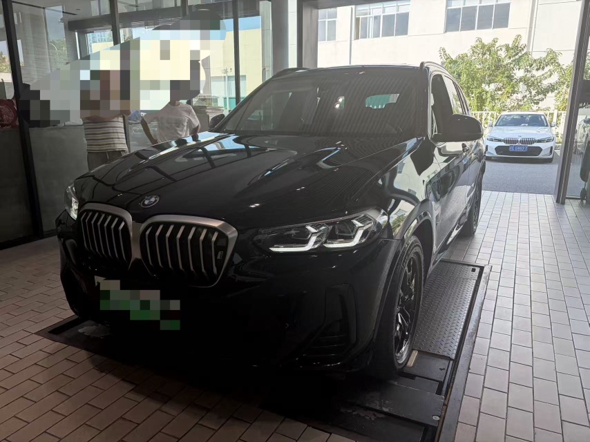 BMW iX3 2023 BMW iX3 2023 car image