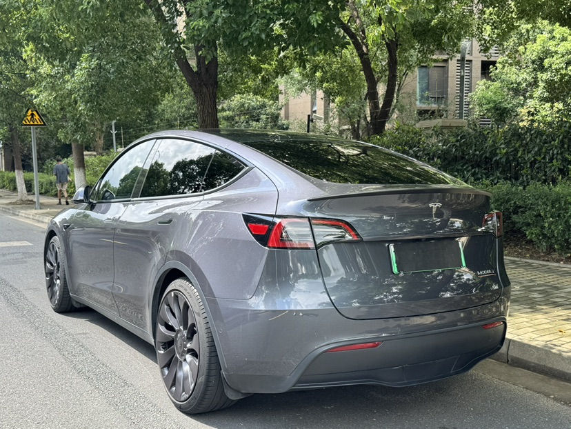 Tesla Model Y 2023 car image #4