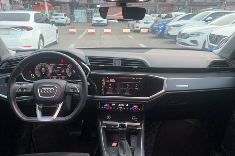 Audi Q3 2022 car image #11