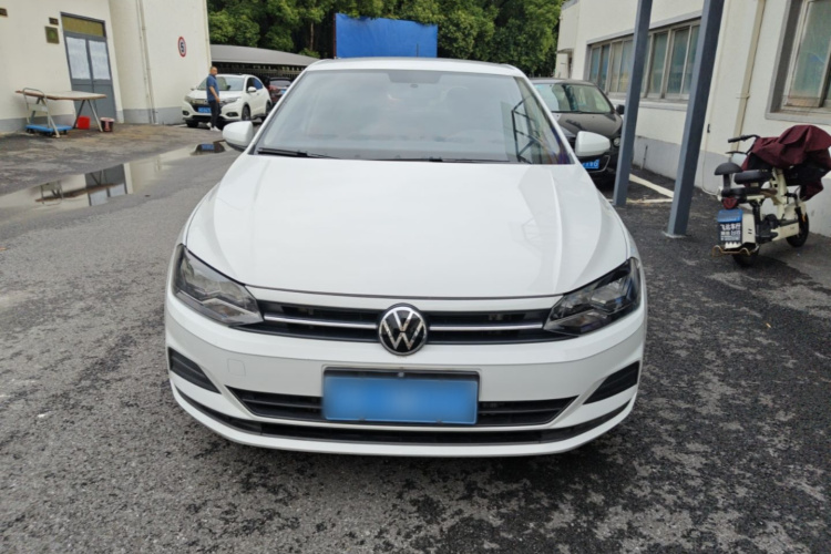 Volkswagen Polo 2022 car image #3