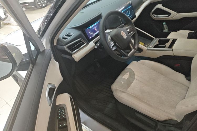 BYD YuanUP 2025 #12 BYD YuanUP 2025 car image #12