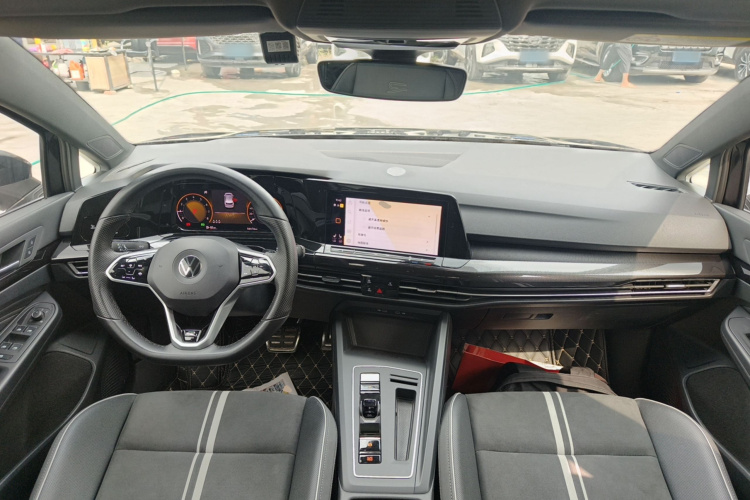 Volkswagen Golf 2022 car image #10