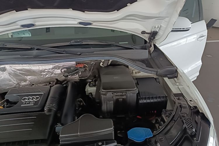 Audi Q3 2018 car image #24