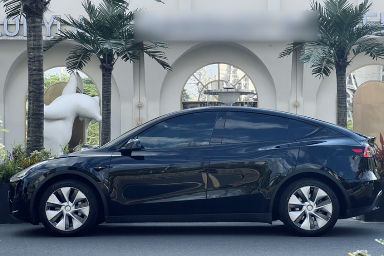 Tesla Model Y 2022 car image #4