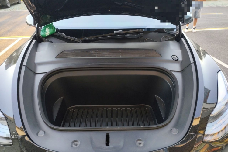 Tesla Model Y 2023 car image #22