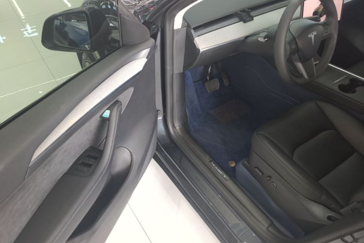 Tesla Model Y 2025 #16 Tesla Model Y 2025 car image #16