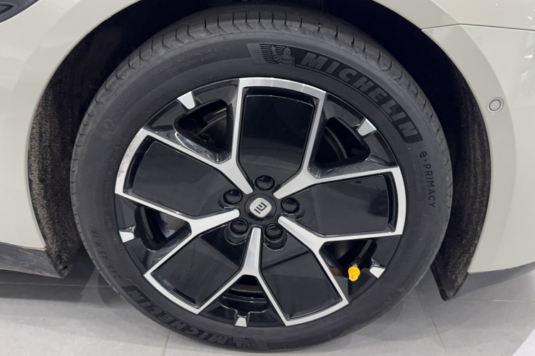 MI SU7 2024 image de voiture #9