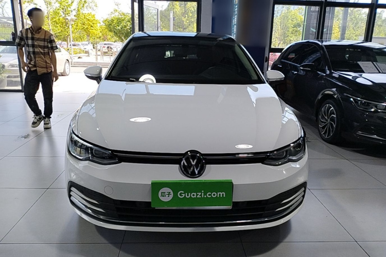Volkswagen Golf 2021 car image #3