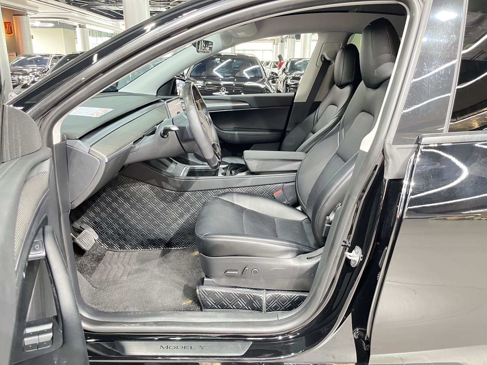 Tesla Model Y 2023 #4 Tesla Model Y 2023 car image #4