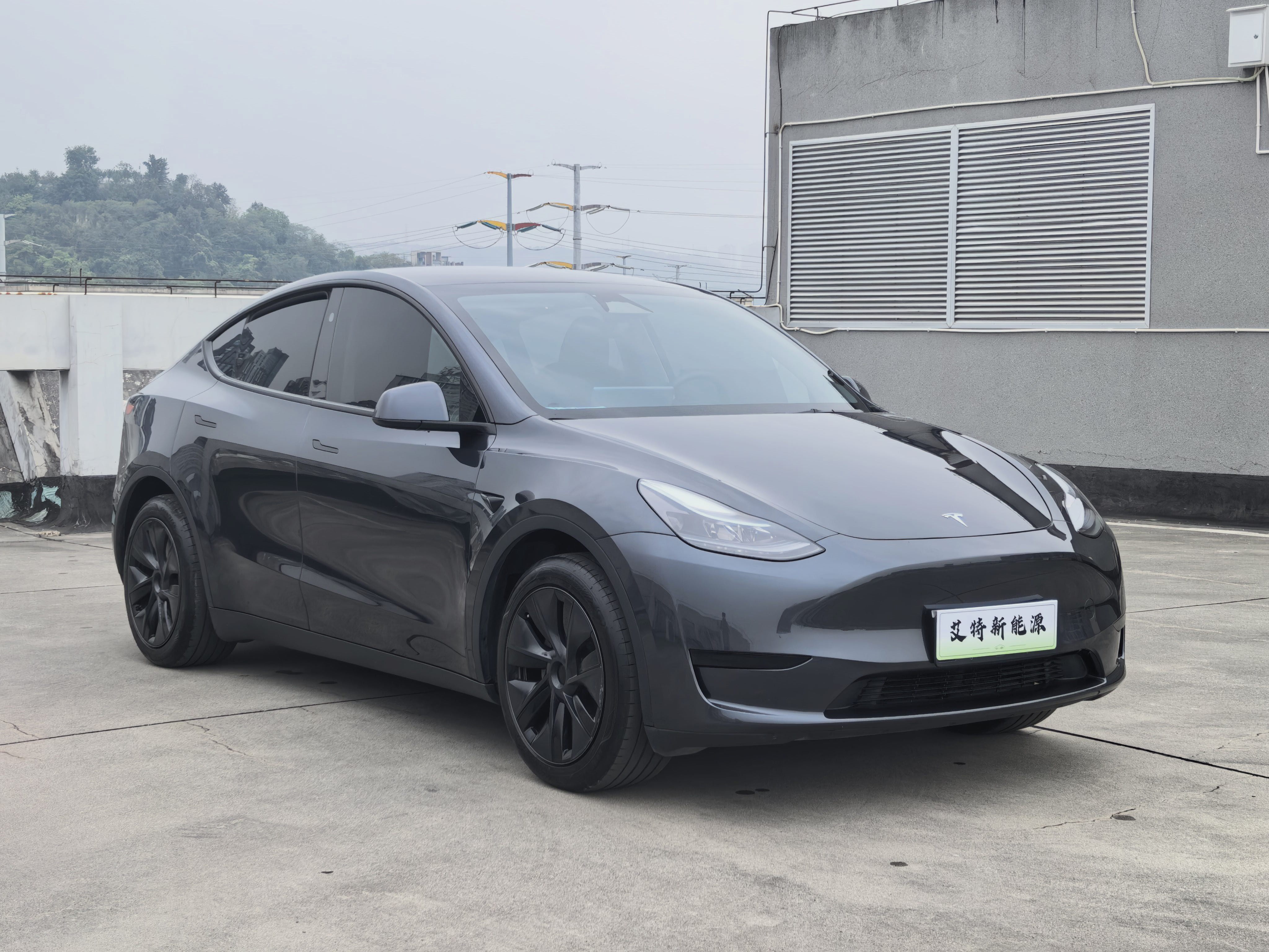 Tesla Model Y 2024 #2 Tesla Model Y 2024 car image #2