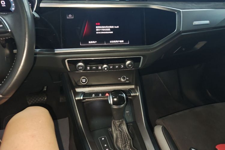 Audi Q3 2022 car image #13