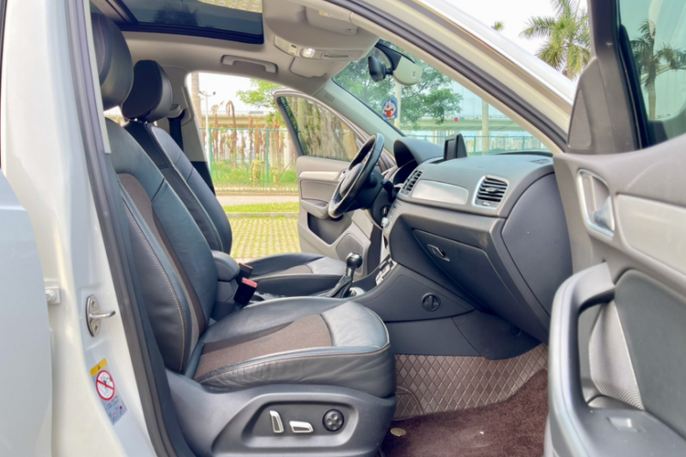 Audi Q3 2017 car image #14