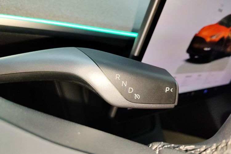 Tesla Model Y 2024 car image #18