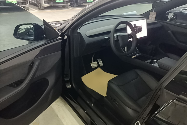 Tesla Model Y 2026 #16 Tesla Model Y 2026 car image #16