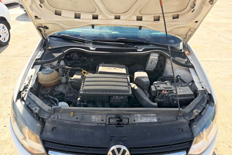 Volkswagen Polo 2015 صورة سيارة #26