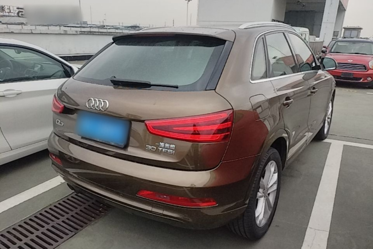Audi Q3 2016 car image #7