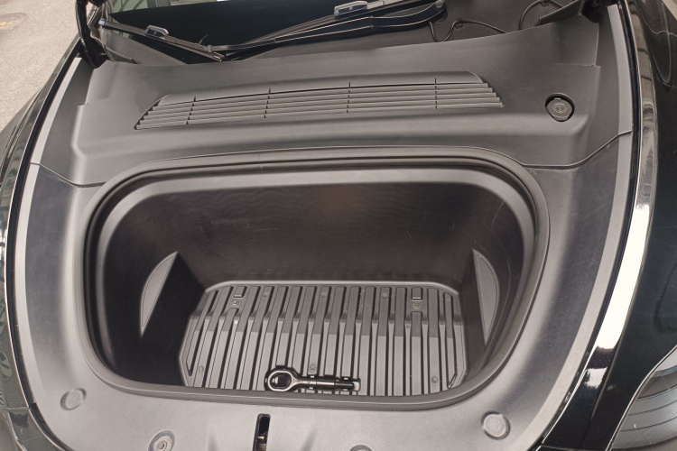 Tesla Model Y 2023 car image #22