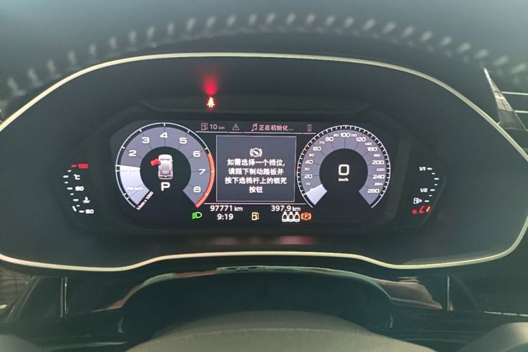 Audi Q3 2019 car image #12