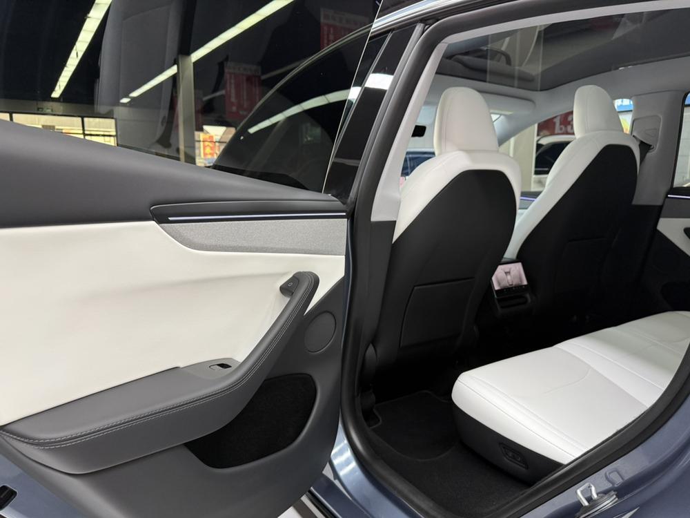 Tesla Model Y 2025 #18 Tesla Model Y 2025 immagine di auto #18