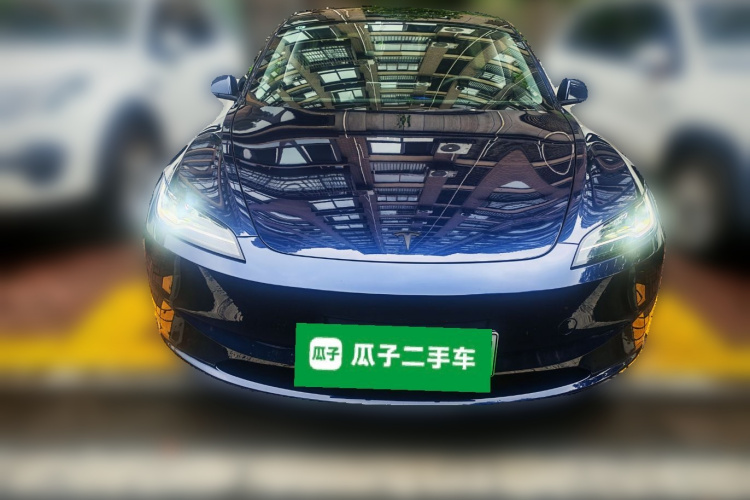 Tesla Model 3 2026 car image #3