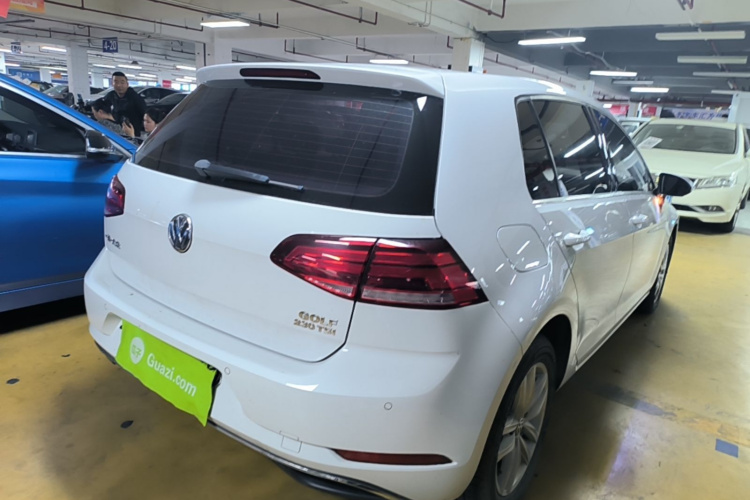 Volkswagen Golf 2018 car image #5
