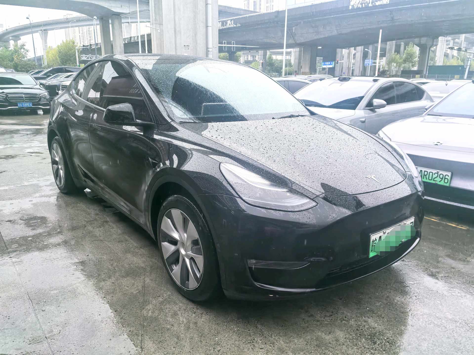 Tesla Model Y 2023 car image #3
