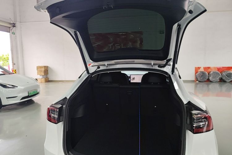 Tesla Model Y 2024 #19 Tesla Model Y 2024 car image #19