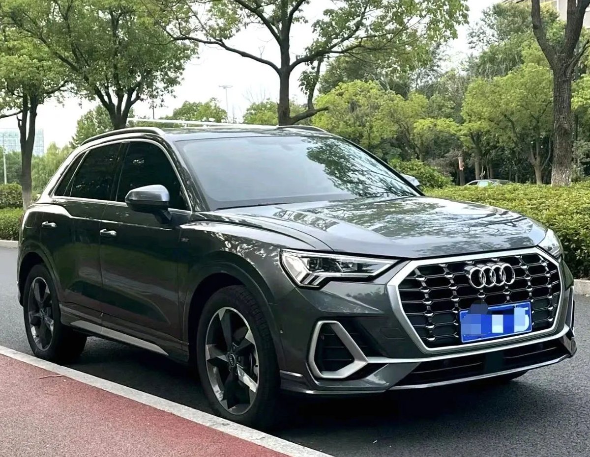 Audi Q3 2022 car image #3