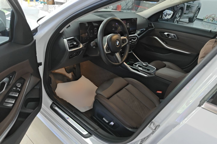 BMW 3 Series 2023 car image #16