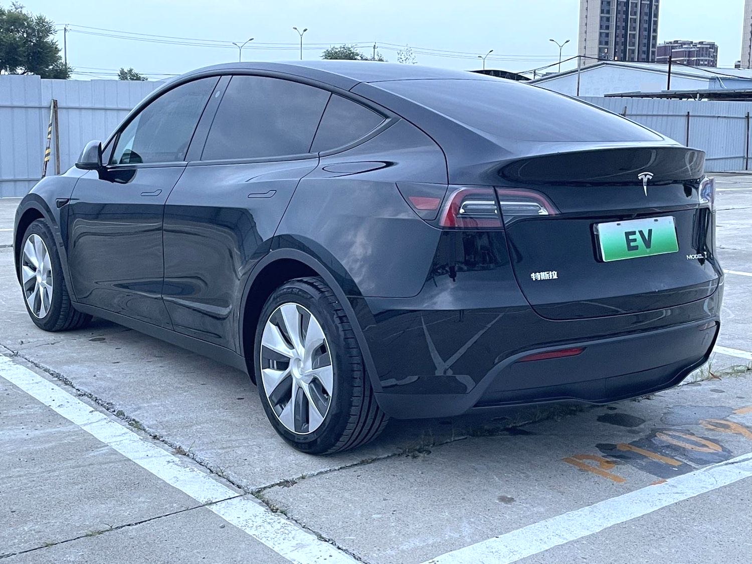 Tesla Model Y 2021 #6 Tesla Model Y 2021 car image #6