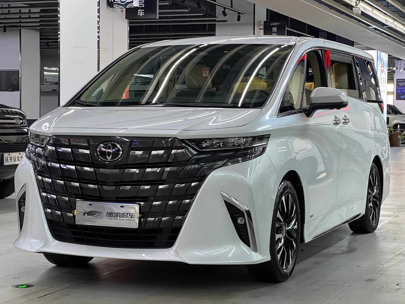 Toyota Alphard 2023 汽车图片 